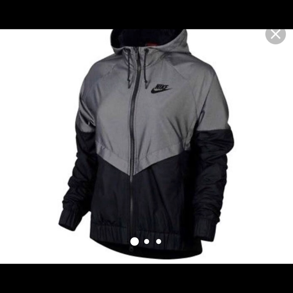 Nike Women’s windbreaker. NWT